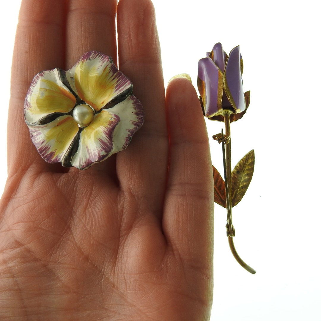 Purple and Vintage flower-shaped brooches: one tulip and one pansy. Retro gift ideas for mom, sister, bride, girlfriend. Era 1960s, Mod