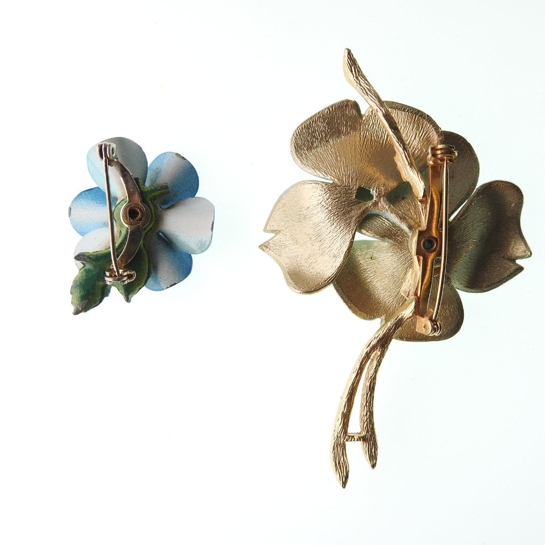 Vintage light blue brooch pins flower