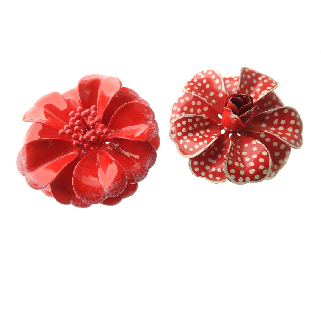 Red vintage metal flower brooches for women. Set of two antique enamel floral pins. 50s 60s style Christmas gift ideas for wife or mother.