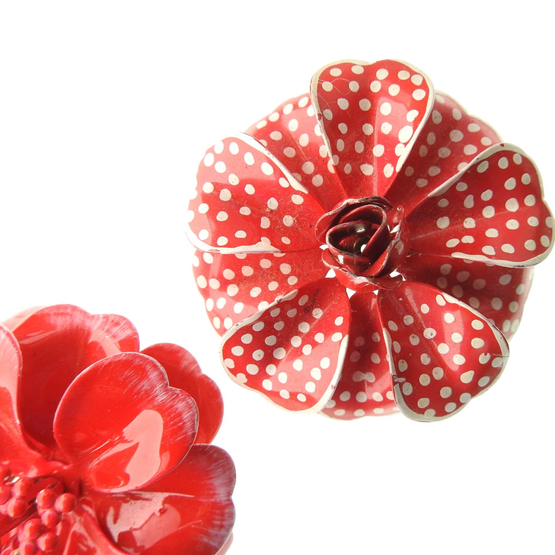 Red vintage metal flower brooches for women. Set of two antique enamel floral pins. 50s 60s style Christmas gift ideas for wife or mother.