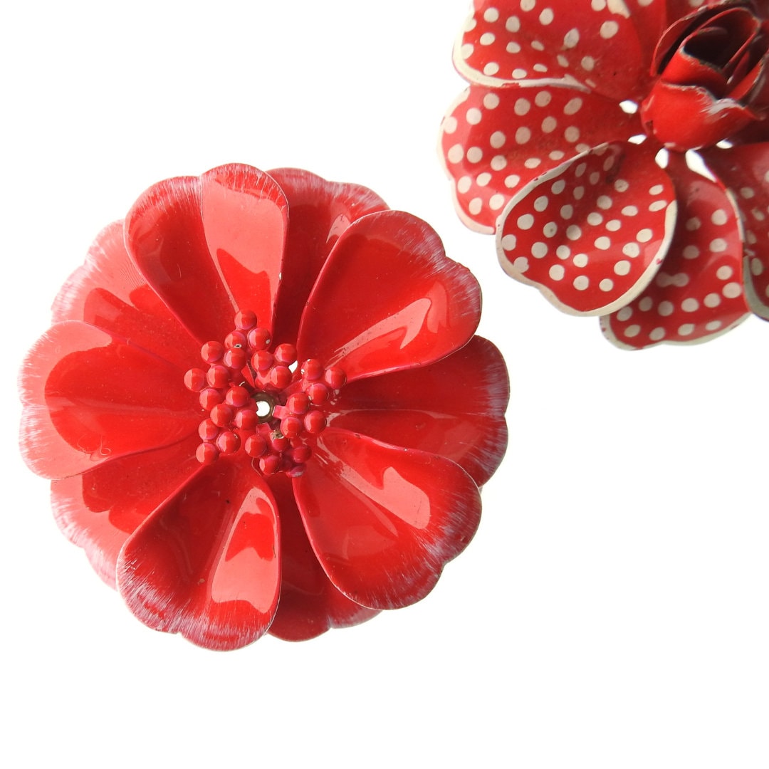 Red vintage metal flower brooches for women. Set of two antique enamel floral pins. 50s 60s style Christmas gift ideas for wife or mother.