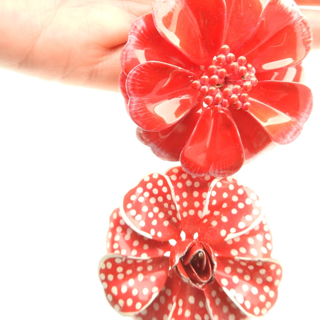 Red vintage metal flower brooches for women. Set of two antique enamel floral pins. 50s 60s style Christmas gift ideas for wife or mother.