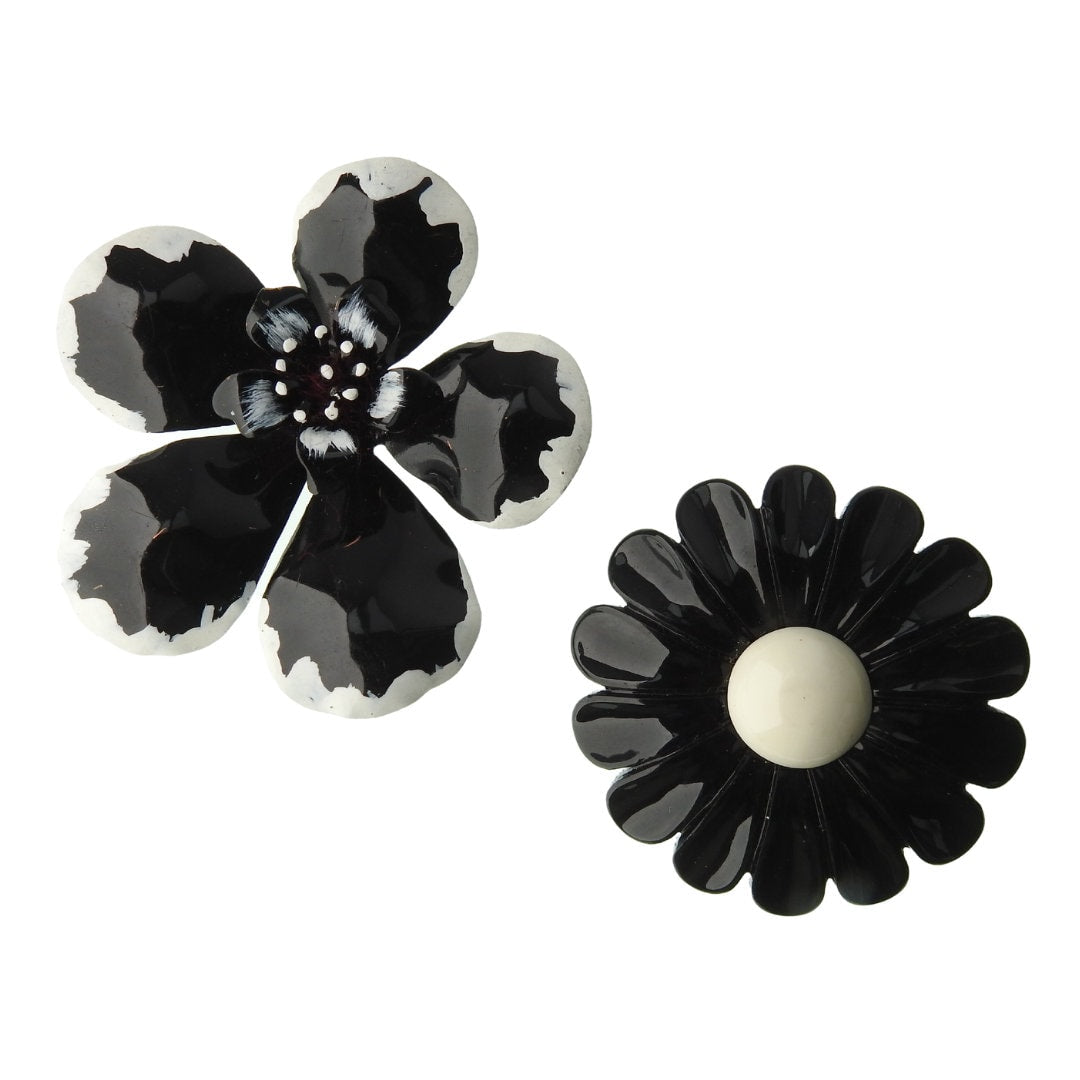 Lot of two black and white vintage enamel flower brooches