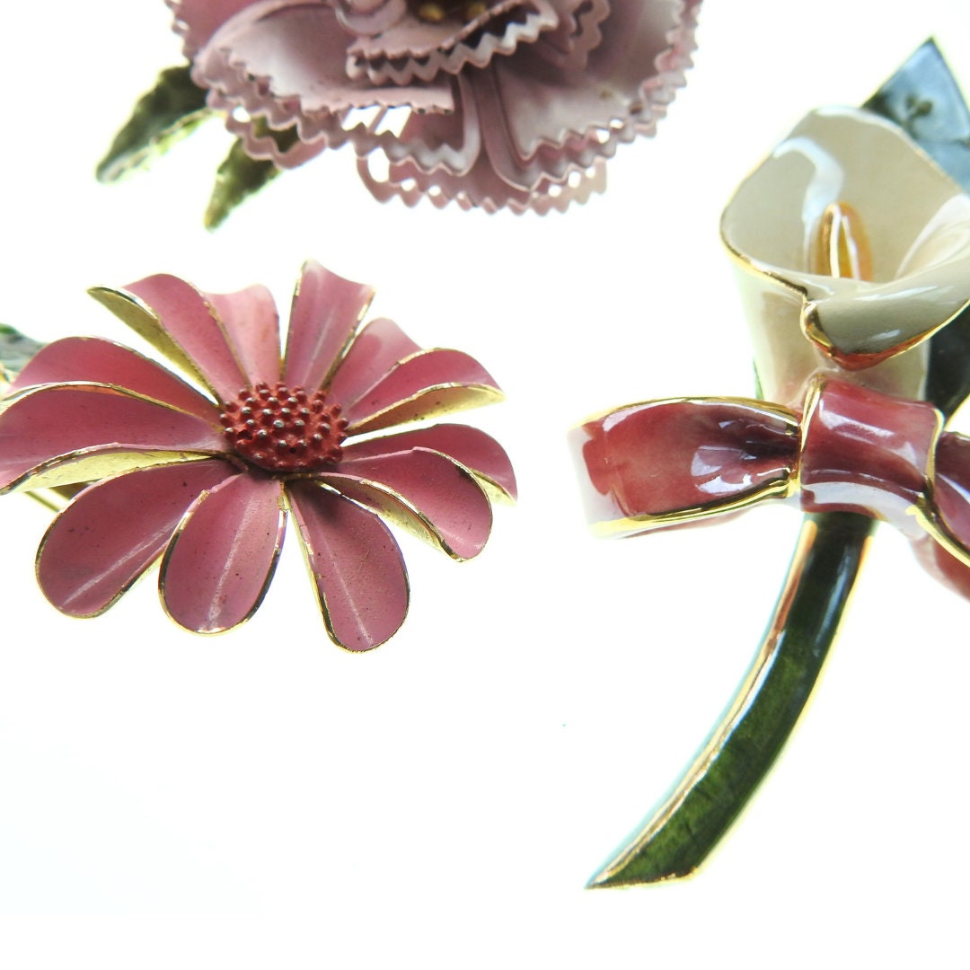 Vintage enamel flower brooches collection, set of 3. Pink blush, green, and white with one rose, one daisy, one lily. Era 1960s, mod style.