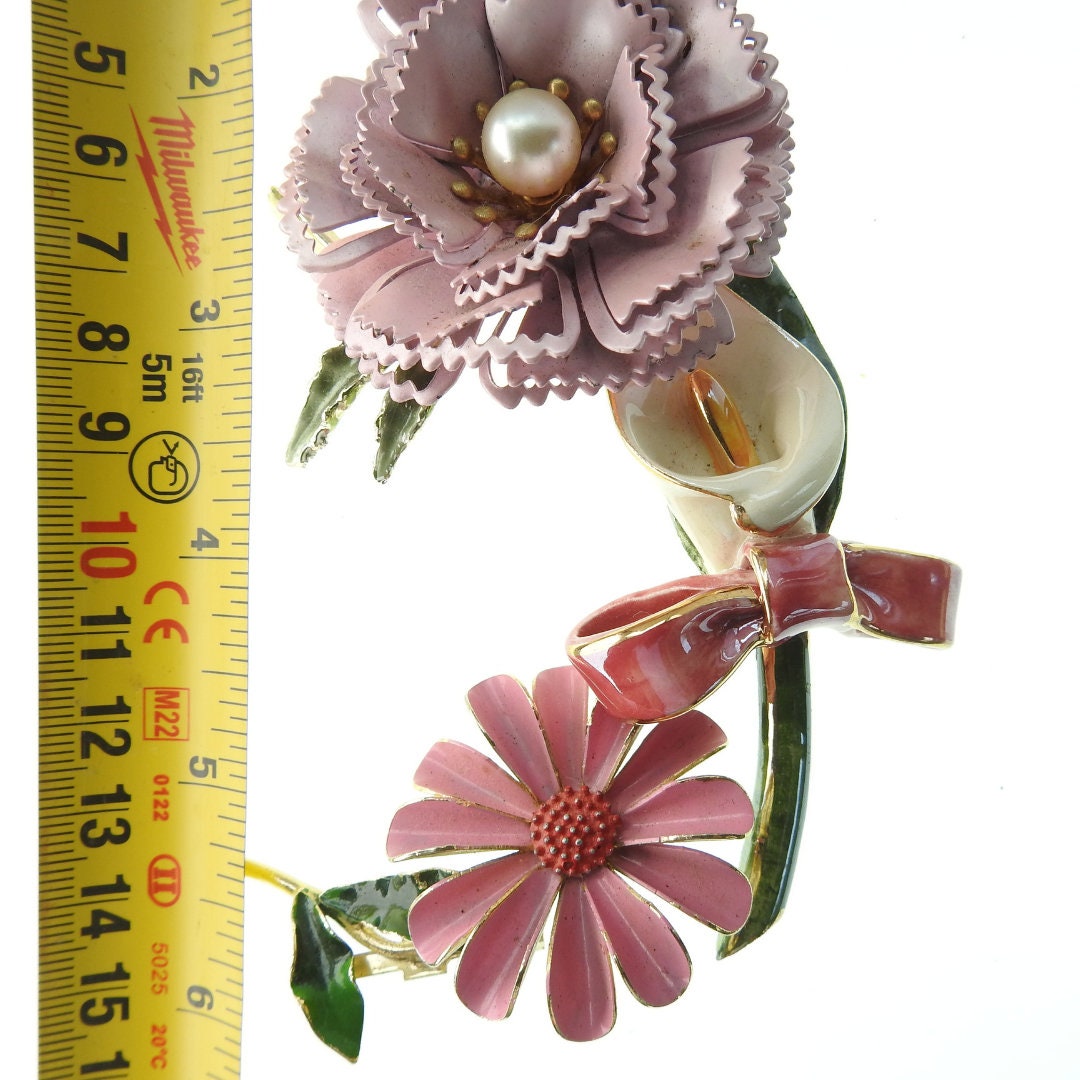 Vintage enamel flower brooches collection, set of 3. Pink blush, green, and white with one rose, one daisy, one lily. Era 1960s, mod style.