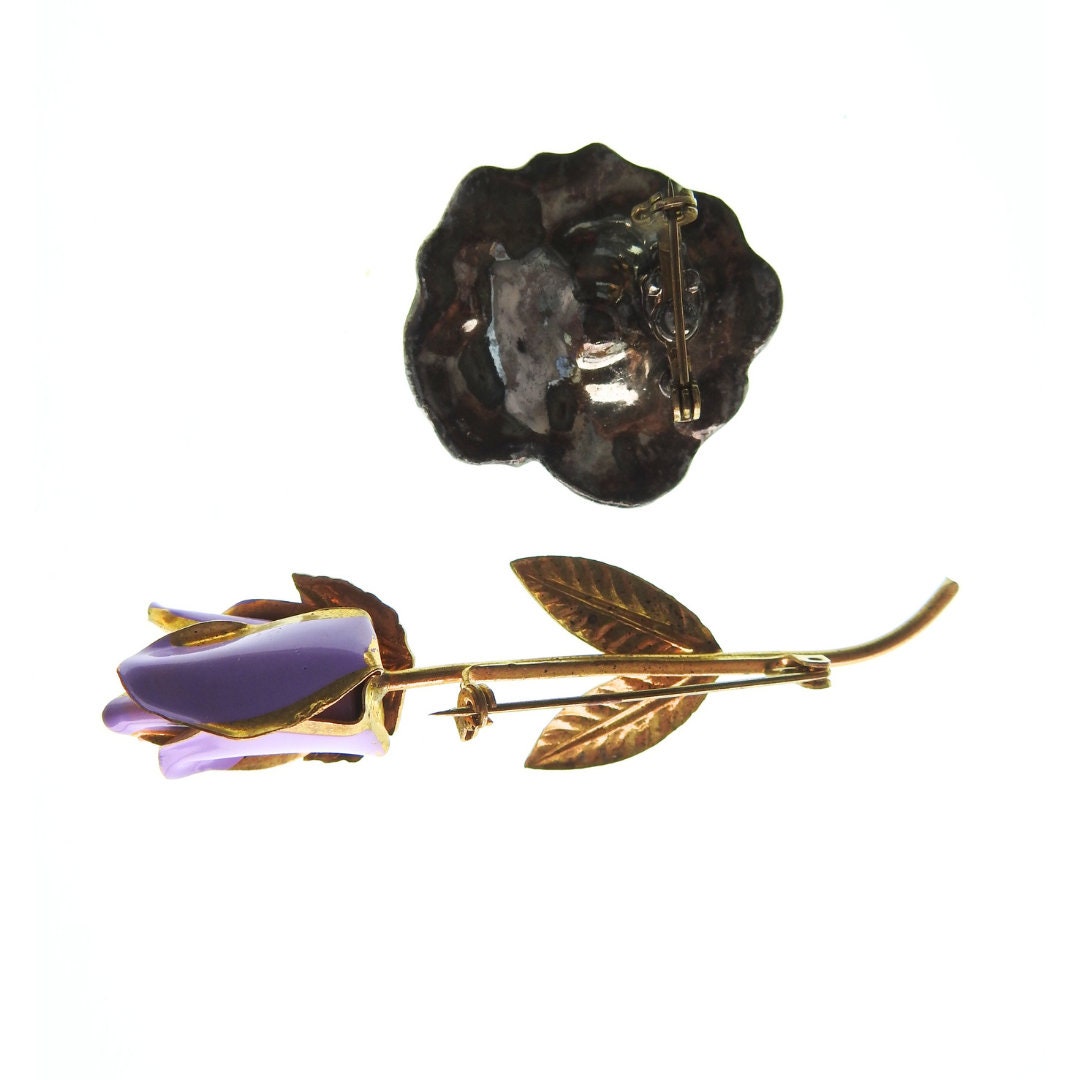 Purple and Vintage flower-shaped brooches: one tulip and one pansy. Retro gift ideas for mom, sister, bride, girlfriend.