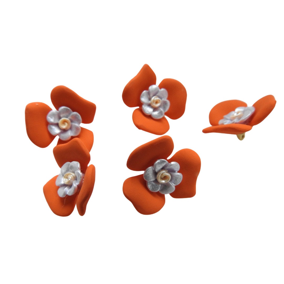 Set of 5 fun flower-shaped fashion buttons, orange and purple. Good for sewing on fabric, jewelry, hats, belts, collars, and corsages. 23 mm