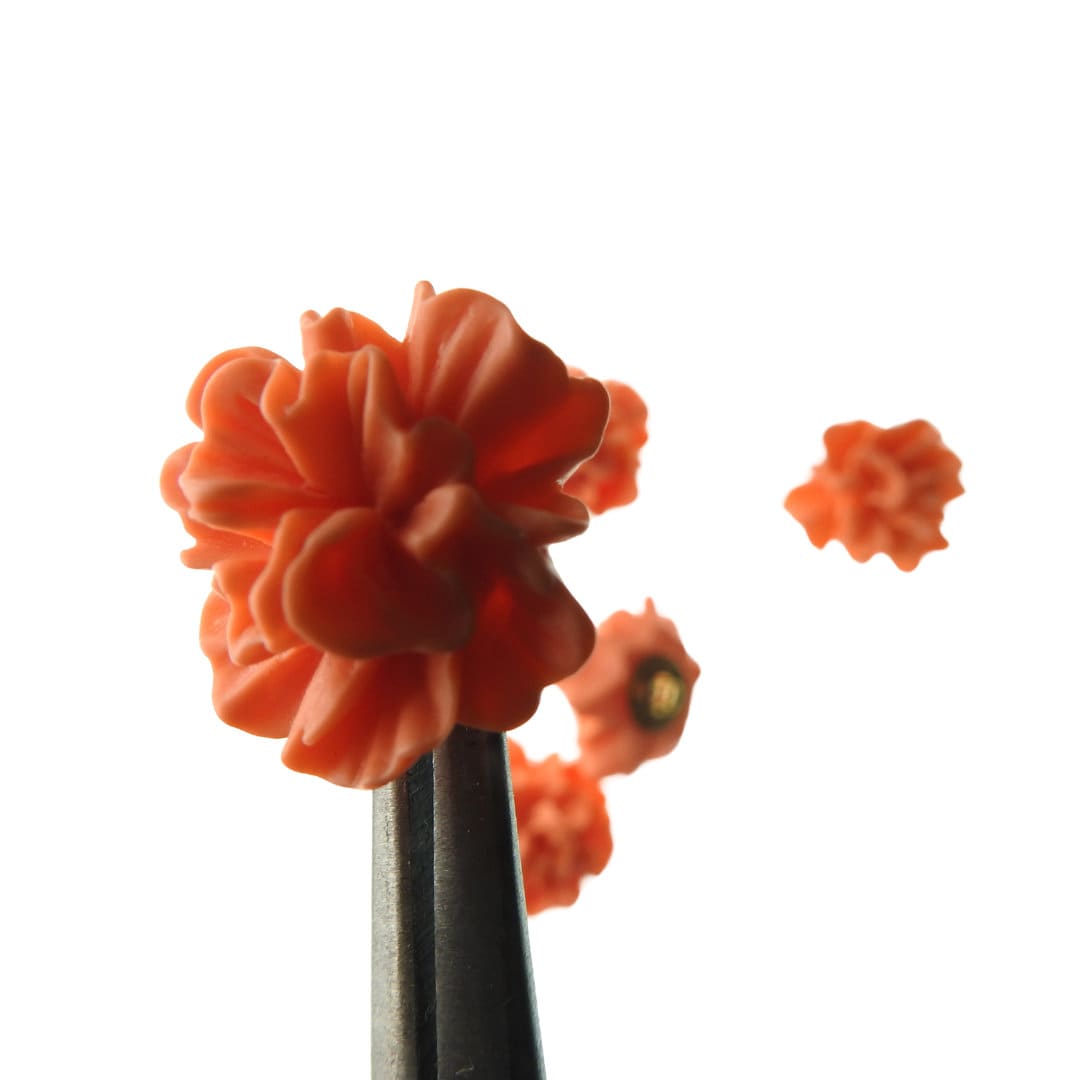 Large floral shank buttons for sewing and crafts - 5 pces, 25 mm, 1 in, orange - Embellishments for flower-themed party. Fun cool design.