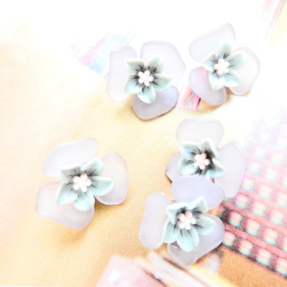 Charming Flower-Shaped Buttons in Pastel Colors - Set of 5
