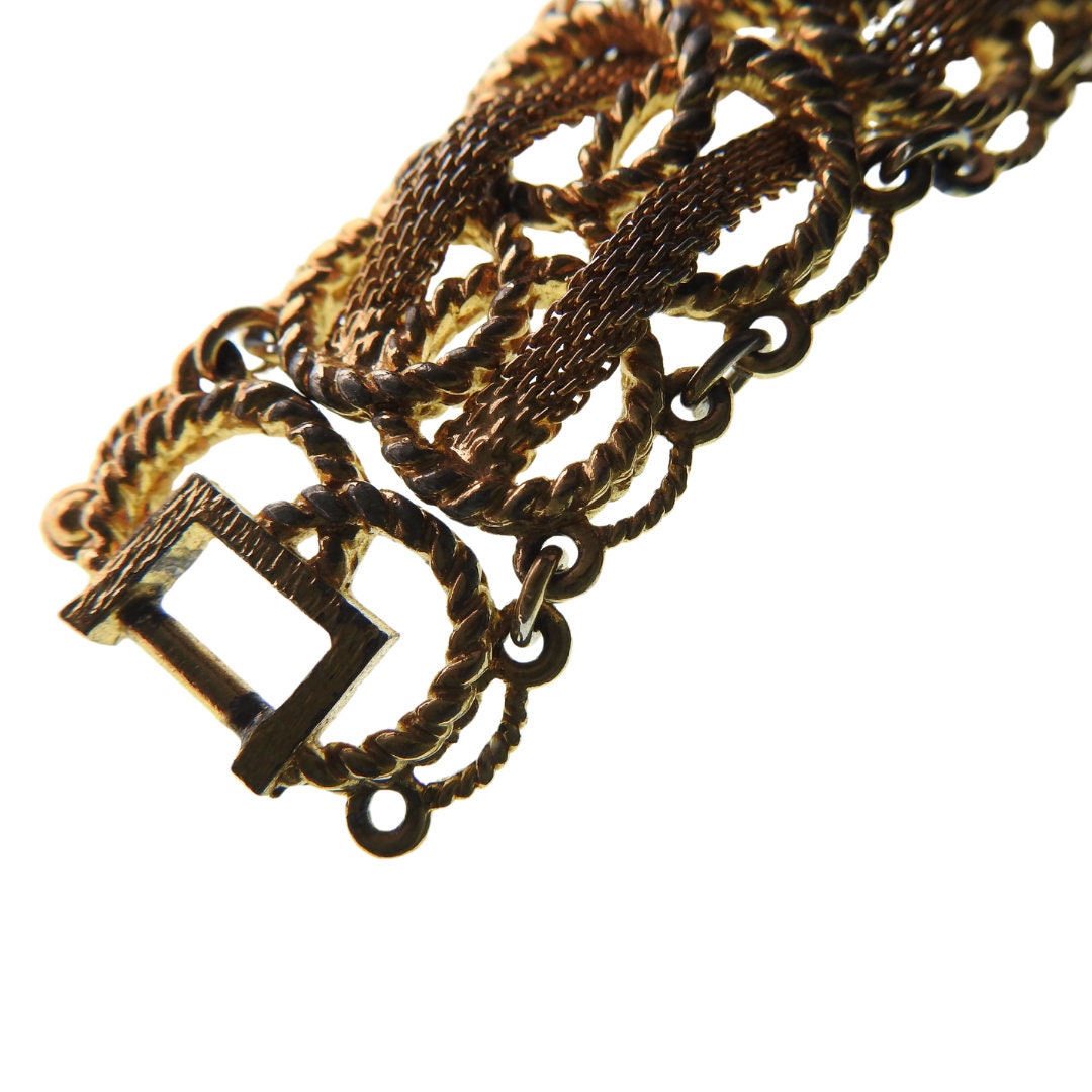 Vintage link chain bracelet for women. Retro jewelry present idea for a grandma, sister, wife. Gold color